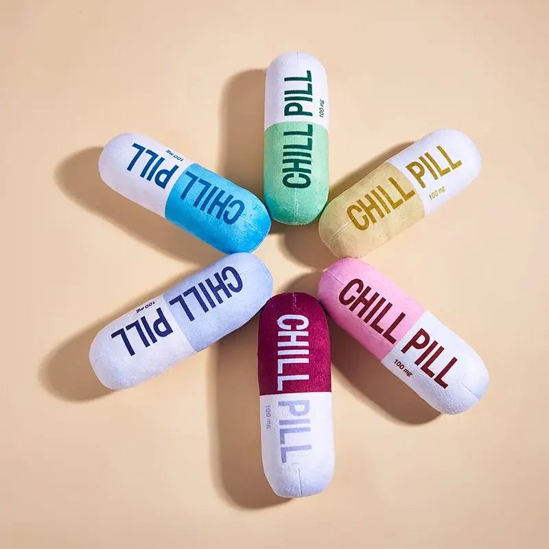 Chill Pill Pet Plush Toy - Vocal Capsule Shape Dog Toy - PetLiveliest - PetLiveliest - 卡通 - 印花 - 毛絨玩具