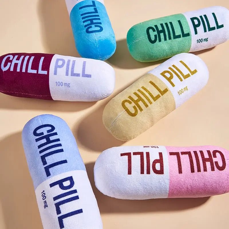 Chill Pill Pet Plush Toy - Vocal Capsule Shape Dog Toy - PetLiveliest - PetLiveliest - 卡通 - 印花 - 毛絨玩具