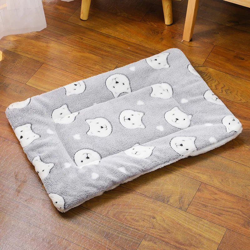 Pet Autumn Winter Warm Thick Sleeping Mat Pet Dog Sofa Mat Elastic Cat Soft Bed Mat gray bear Sofa Beds 冬季 多尺寸 宠物 弹性 暖和 PetLiveliest