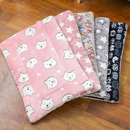 Pet Autumn Winter Warm Thick Sleeping Mat Pet Dog Sofa Mat Elastic Cat Soft Bed Mat Sofa Beds 冬季 多尺寸 宠物 弹性 暖和 PetLiveliest